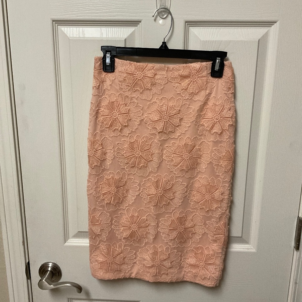 Antonio Melani Size 0 peach colored lace with appliqué skirt. EUC